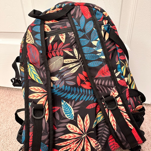 Venture Pal 40L Lightweight Packable Travel Hiking Backpack Daypack - Picture 4 of 5